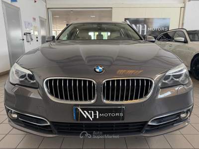 BMW Serie 5 530d d xDrive 258CV Touring Luxury Marrone usata Parma