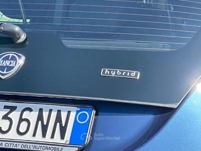Lancia Ypsilon 1.0 FireFly 5 porte S&S Hybrid Gold Navi Car Play Blu/Azzurro usata Fiumicino