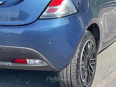 Lancia Ypsilon 1.0 FireFly 5 porte S&S Hybrid Gold Navi Car Play Blu/Azzurro usata Fiumicino