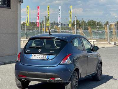 Lancia Ypsilon 1.0 FireFly 5 porte S&S Hybrid Gold Navi Car Play Blu/Azzurro usata Fiumicino