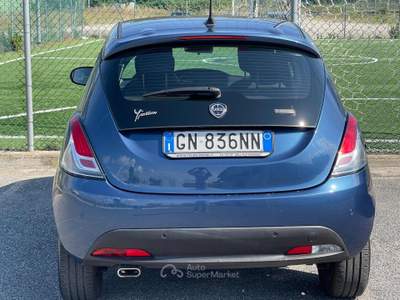 Lancia Ypsilon 1.0 FireFly 5 porte S&S Hybrid Gold Navi Car Play Blu/Azzurro usata Fiumicino