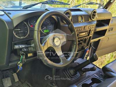 Land Rover Defender LAND ROVER Defender 90 2.4 TD4 Station Wagon S Grigio usata San Benedetto del Tronto