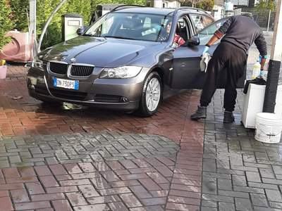 BMW Serie 3 320i Csmbio automaticoTenuta in box, pochi kilometri ottimo stato Argento usata Milano