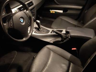 BMW Serie 3 320i Csmbio automaticoTenuta in box, pochi kilometri ottimo stato Argento usata Milano