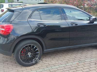 Mercedes-Benz GLA + 4 PNEUMATICI INVERNALI Nero usata PORTULA