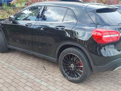 Mercedes-Benz GLA + 4 PNEUMATICI INVERNALI Nero usata PORTULA