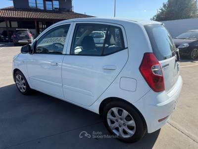 Hyundai i10 1.1 benzina 2011 Bianco usata Qualiano
