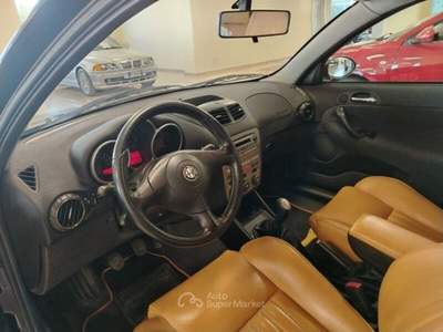 Alfa Romeo 147 1.6i 16V Twin Spark cat 5p. Distinctive Nero usata MONTE URANO