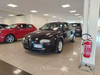 Alfa Romeo 147 1.6i 16V Twin Spark cat 5p. Distinctive Nero usata MONTE URANO