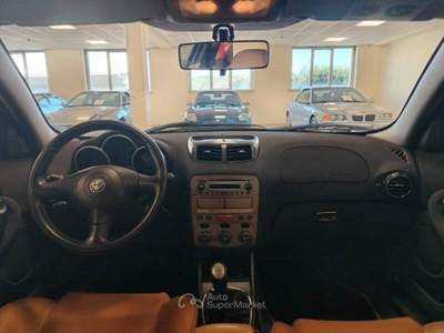 Alfa Romeo 147 1.6i 16V Twin Spark cat 5p. Distinctive Nero usata MONTE URANO