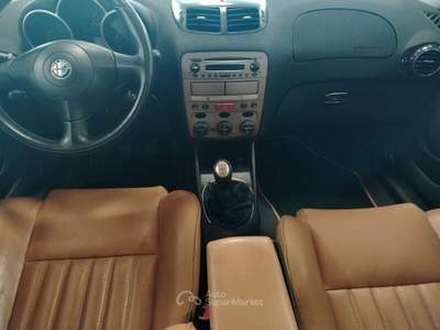Alfa Romeo 147 1.6i 16V Twin Spark cat 5p. Distinctive Nero usata MONTE URANO