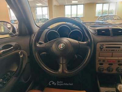 Alfa Romeo 147 1.6i 16V Twin Spark cat 5p. Distinctive Nero usata MONTE URANO