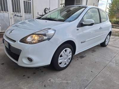 Renault Clio Clio 1.2 16V 3 porte GPL Dynamique 75 cv Bianco usata Mirabella Eclano