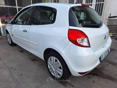 Renault Clio Clio 1.2 16V 3 porte GPL Dynamique 75 cv Bianco usata Mirabella Eclano