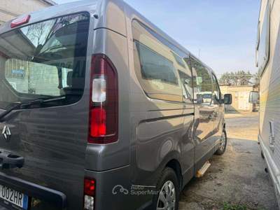 Renault Trafic passenger T29 2.0 dci 145cv L2H1 Energy Zen E6d-temp Blu/Azzurro usata CASTEL MAGGIORE