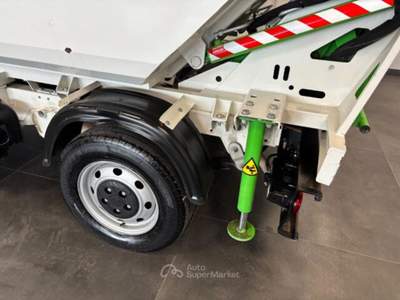 Piaggio Porter NP6 GPL Vasca Rifiuti Ribaltabile Compatta Bianco usata Qualiano