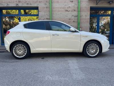 Alfa Romeo Giulietta 2.0 JTDM 140CV SENSORI PARCHEGGIO CERCHI 17" Bianco usata Venezia