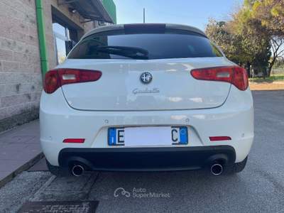 Alfa Romeo Giulietta 2.0 JTDM 140CV SENSORI PARCHEGGIO CERCHI 17" Bianco usata Venezia
