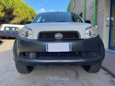 Daihatsu Terios 1.3 86CV SX 4X4 5 P CLIMA RADIO CD GANCIO TRAINO Bianco usata Venezia
