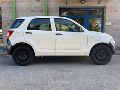 Daihatsu Terios 1.3 86CV SX 4X4 5 P CLIMA RADIO CD GANCIO TRAINO Bianco usata Venezia