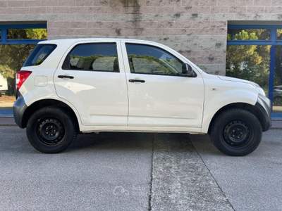 Daihatsu Terios 1.3 86CV SX 4X4 5 P CLIMA RADIO CD GANCIO TRAINO Bianco usata Venezia