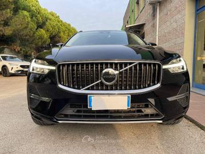 Volvo XC60 2.0 B4 AWD AUTOMATICA CERCHI DA 20" FARI FULL LED Nero usata Venezia