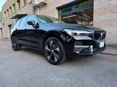 Volvo XC60 2.0 B4 AWD AUTOMATICA CERCHI DA 20" FARI FULL LED Nero usata Venezia