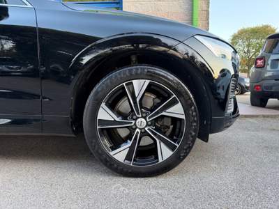 Volvo XC60 2.0 B4 AWD AUTOMATICA CERCHI DA 20" FARI FULL LED Nero usata Venezia