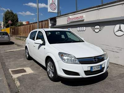 Opel Astra 5 porte Enjoy Bianco usata Sant'Antimo