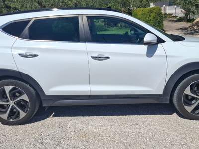 Hyundai Tucson 4wd Xpossible integrale 177cv Bianco usata Vasto