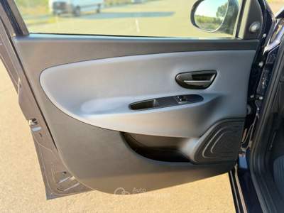 Lancia Ypsilon 5 porte GPL Ecochic Gold Blu/Azzurro usata Santeramo in Colle