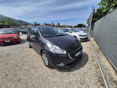 Peugeot 208 208 1.4 HDi 68 CV 5P Allure (50 kw) Grigio usata Sant'Anastasia
