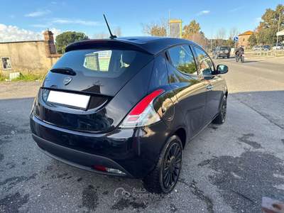 Lancia Ypsilon Ypsilon III 2021 1.0 firefly hybrid Silver s Nero usata Roma