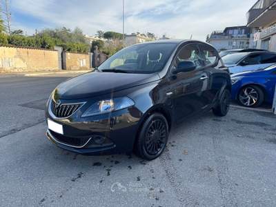 Lancia Ypsilon Ypsilon III 2021 1.0 firefly hybrid Silver s Nero usata Roma