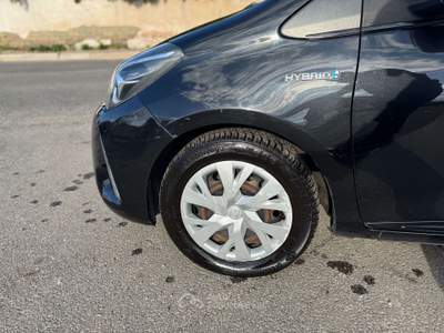 Toyota Yaris Yaris 5p 1.5h Active AUTOCARRO Nero usata Roma