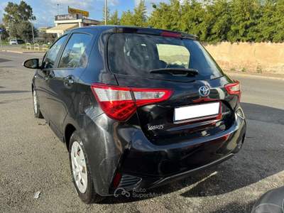 Toyota Yaris Yaris 5p 1.5h Active AUTOCARRO Nero usata Roma