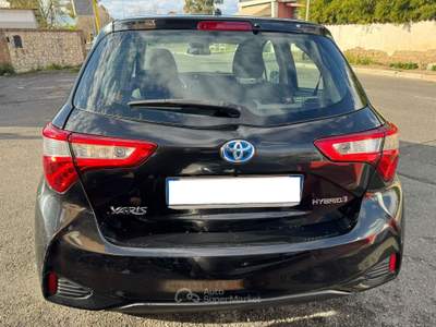 Toyota Yaris Yaris 5p 1.5h Active AUTOCARRO Nero usata Roma