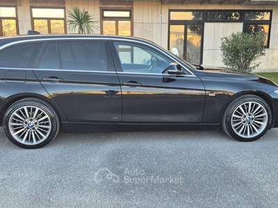 BMW Serie 3 320d 320 320d Touring Luxury auto Nero usata Roma