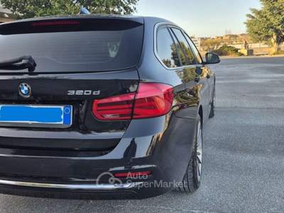 BMW Serie 3 320d 320 320d Touring Luxury auto Nero usata Roma