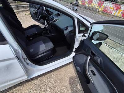 Ford Fiesta Ford Fiesta 95cv 1.4 LPG 71kw Bianco usata Sant'Anastasia