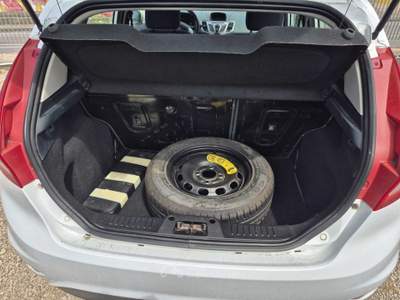 Ford Fiesta Ford Fiesta 95cv 1.4 LPG 71kw Bianco usata Sant'Anastasia