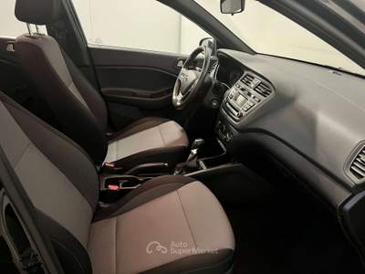 Hyundai i20 i20 II 2015 5p 1.2 Blackline 75cv Nero usata MONTIRONE