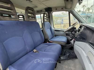 Iveco Daily 35C15 DOPPIA CABINA 7 POSTI 3.0 150 CV RIBALTABILE CASSONE 3,02 X 2,04 Bianco usata Napoli