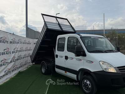 Iveco Daily 35C15 DOPPIA CABINA 7 POSTI 3.0 150 CV RIBALTABILE CASSONE 3,02 X 2,04 Bianco usata Napoli