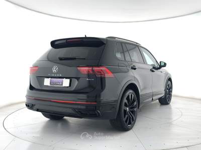 Volkswagen Tiguan Tiguan 2.0 tdi r-line 4motion 150cv dsg sospensioni+pelle+matrix Nero usata Ghedi