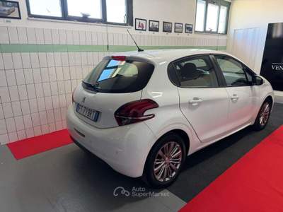 Peugeot 208 208 I 20195p 1.2 puretech Signature s Bianco usata Eboli
