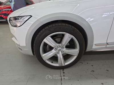 Volvo V90 Cross Country D4 AWD Geartr.Cross Country Ocean Race Bianco usata Roma