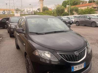 Lancia Ypsilon 1.0 FireFly 5 porte S&S Hybrid Gold PREZZO VERO! Nero usata Civitavecchia