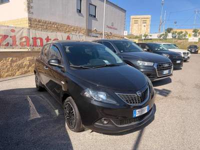 Lancia Ypsilon 1.0 FireFly 5 porte S&S Hybrid Gold PREZZO VERO! Nero usata Civitavecchia
