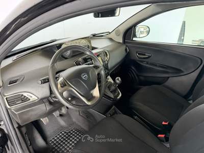 Lancia Ypsilon III 2015 Benzina 1.0 firefly hybrid Silver s&s 70cv Nero usata Monza